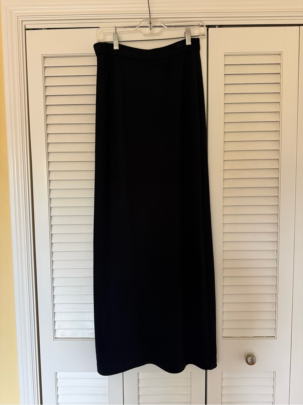 St. John Black Maxi Skirt - Sleek Straight Silhouette